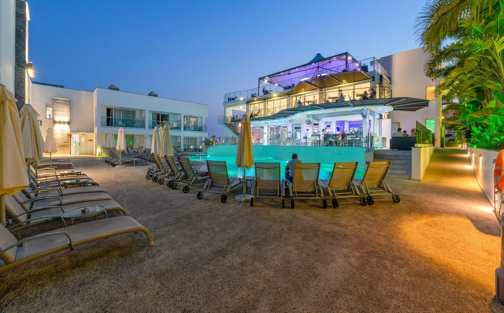 Tasia Maris Oasis Ayia Napa Exterior photo