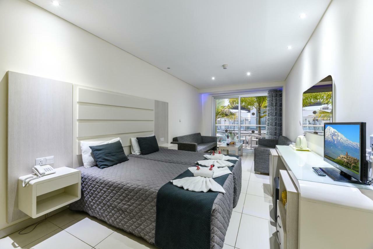 Tasia Maris Oasis Ayia Napa Exterior photo